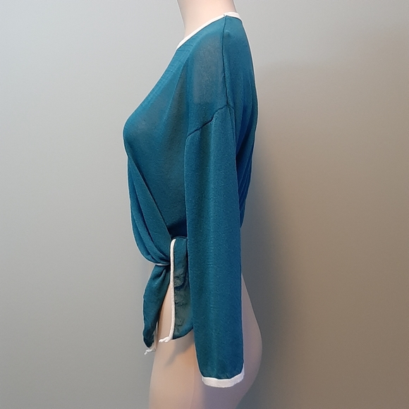 🅱️🅾️G🅾️ Sheer teal color asymmetrical long sleeves top - Picture 5 of 8